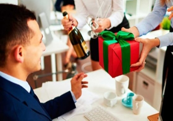 Công ty quà tặng Doanh Nghiệp uy tín, chuyện nghiệp tại huyện Hoành Bồ